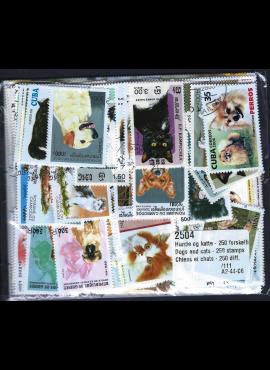 250 vnt skirtingų pašto ženklų pakuotė "Šunys ir katės" 2504