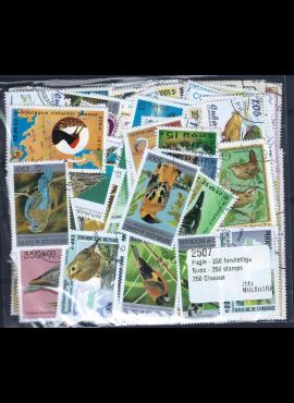 250 vnt skirtingų pašto ženklų pakuotė "Paukščiai" 2507