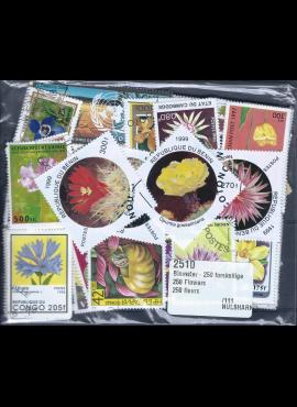 250 vnt skirtingų pašto ženklų pakuotė "Gėlės" 2510