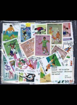 250 vnt. skirtingų pašto ženklų pakuotė "Futbolas" 2520