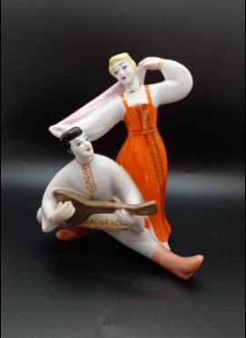 Porcelianinė statulėlė "Šokanti pora"
