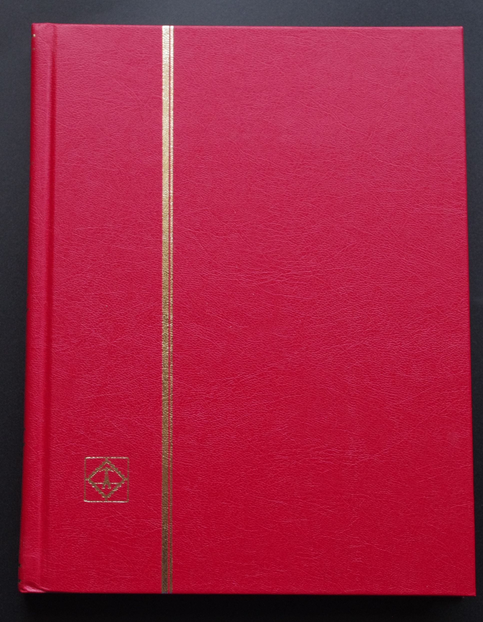 Naudotas, raudonos spalvos albumas pašto ženklams, Leuchtturm