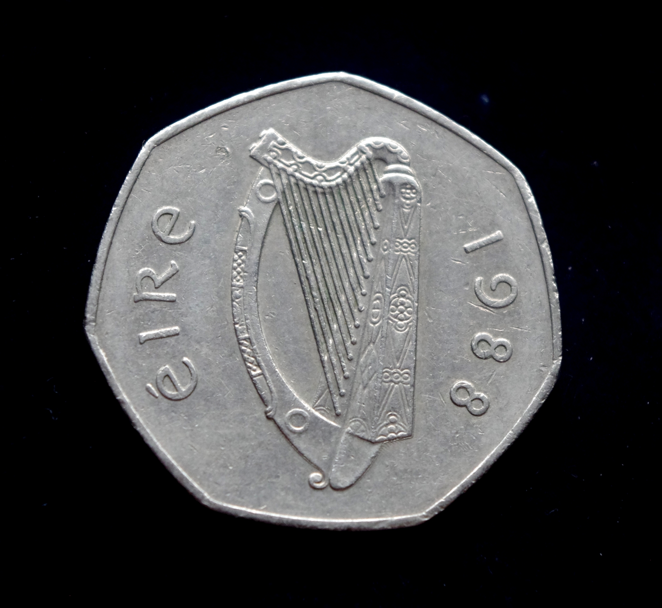 Airijos 10 pensų moneta. Slanka