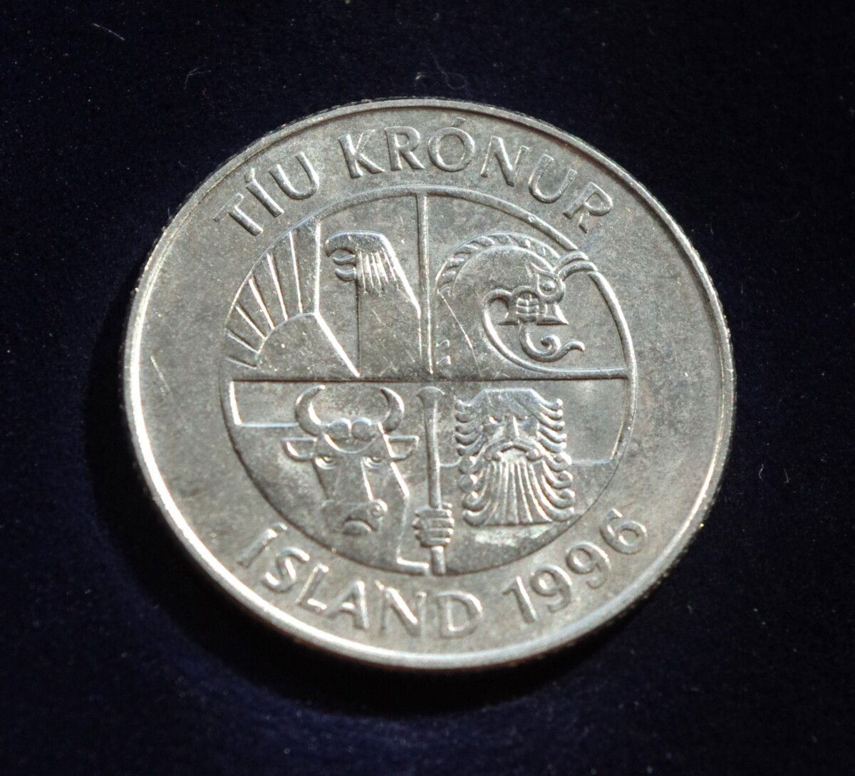 moneta 10 kronų, Islandija