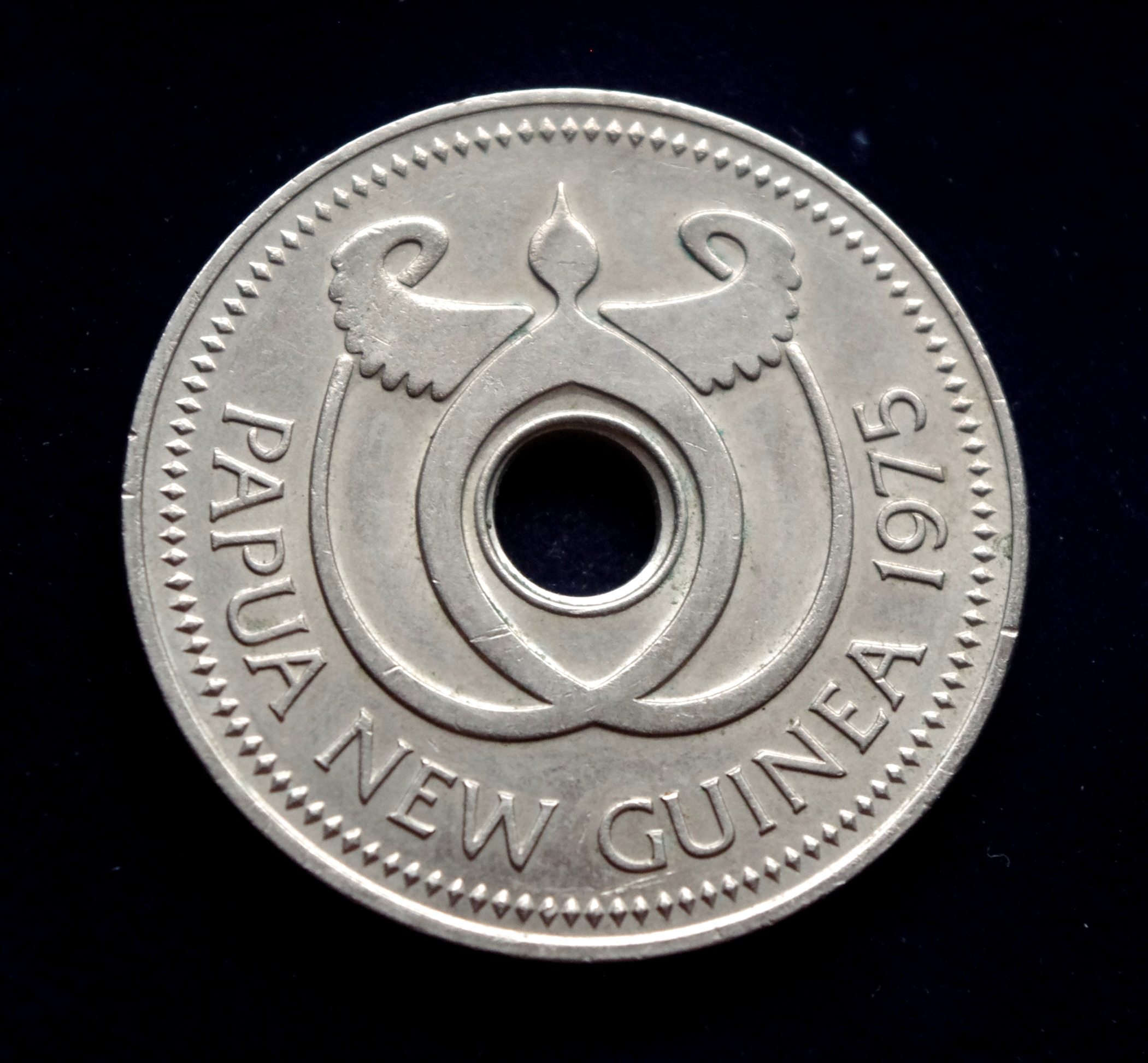 IMGP0823 Papua Naujosios Gvinėjos 1 kinos moneta. Krokodilai