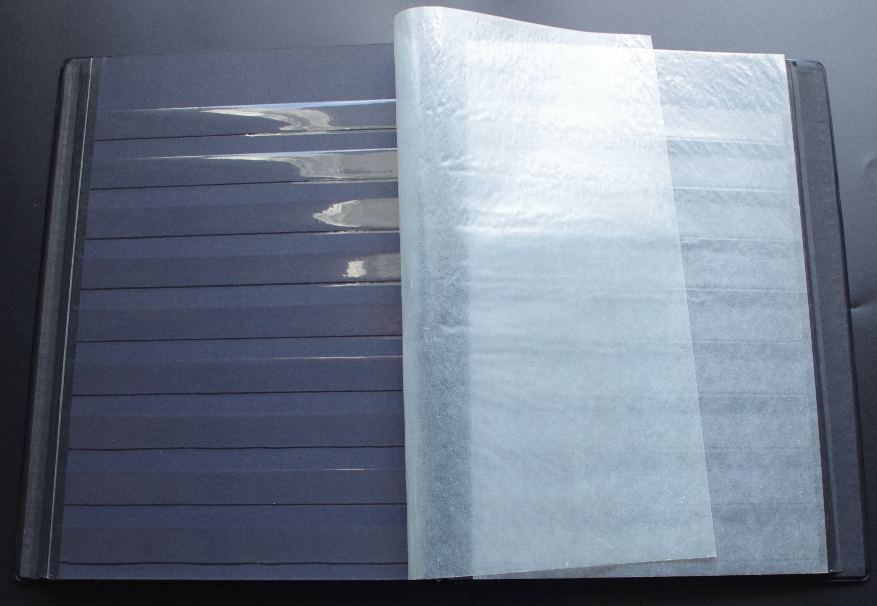 Naudotas, rudos spalvos, labai gražus ir dekoratyvus albumas pašto ženklams