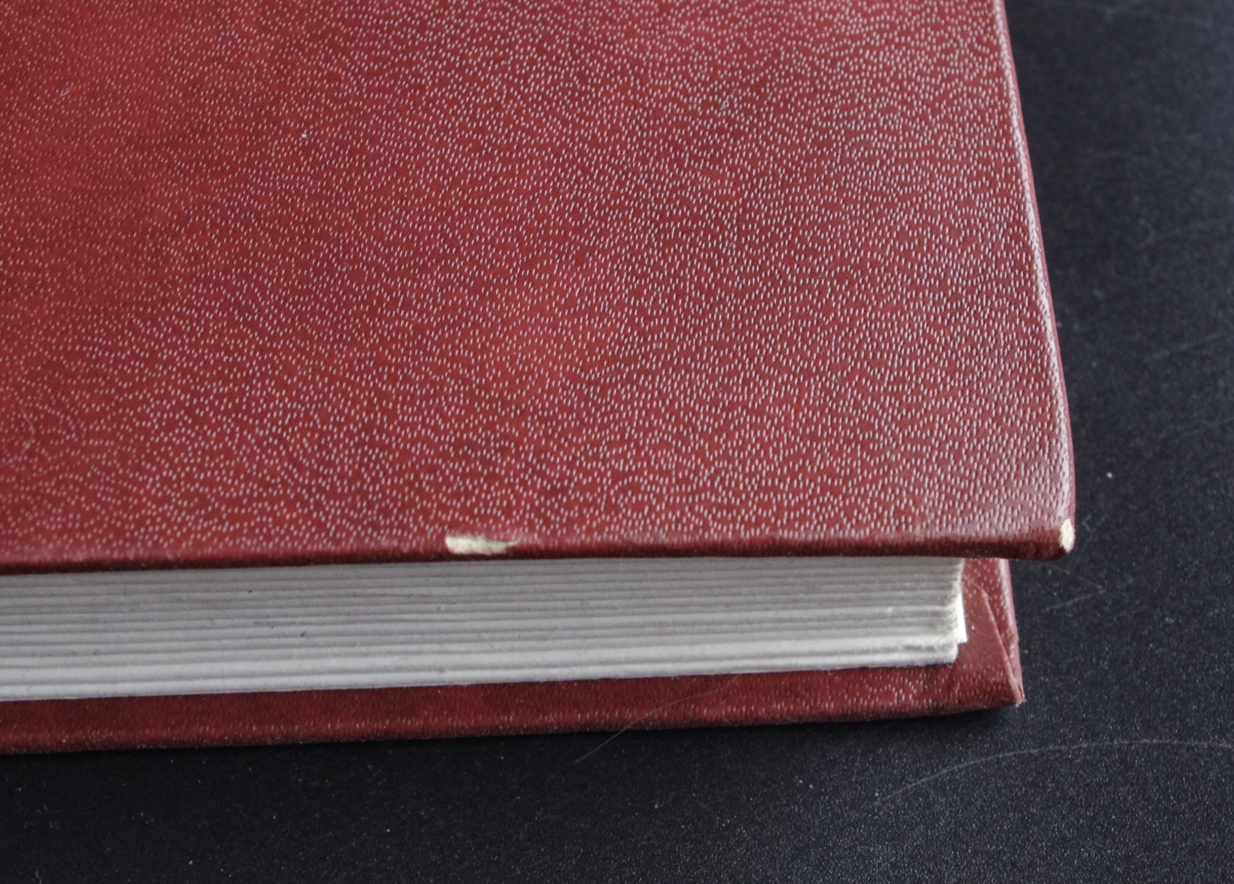 IMGP4298 Naudotas, rudos spalvos albumas pašto ženklams