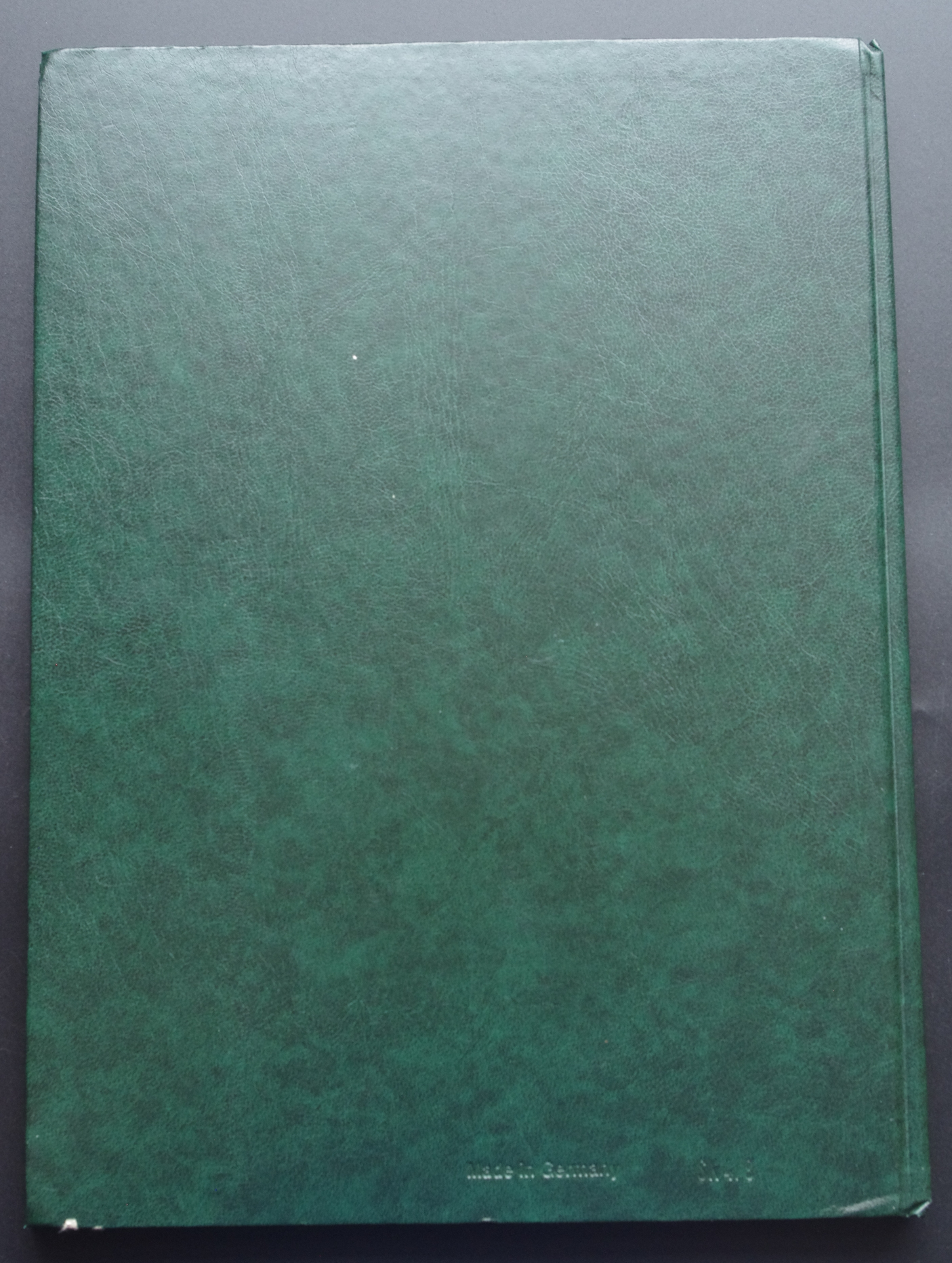 IMGP4325 Naudotas, žalios spalvos albumas pašto ženklams