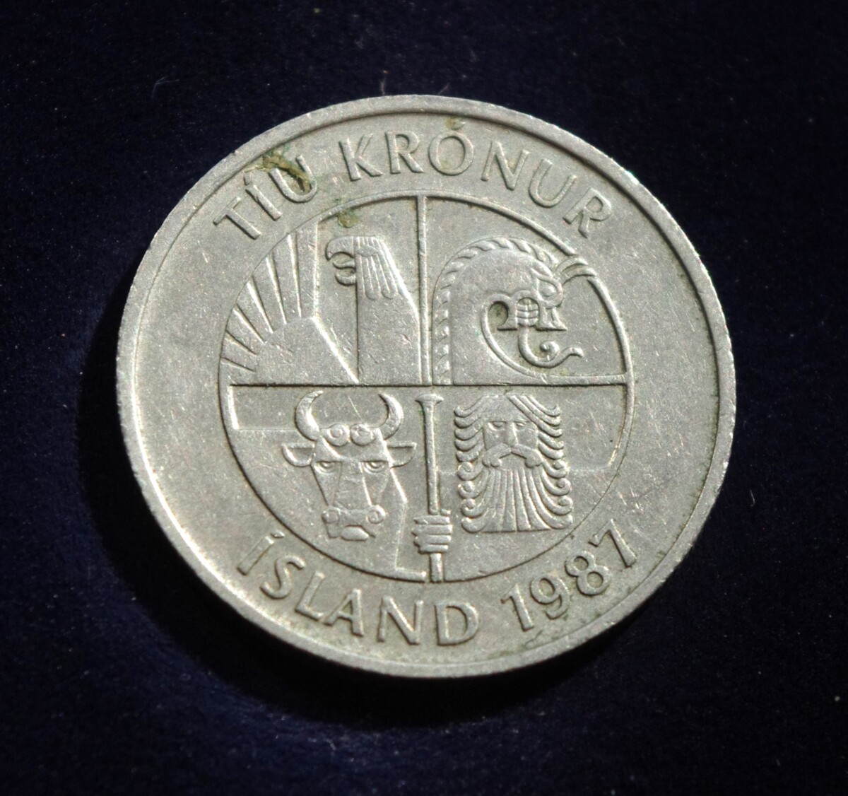 moneta 10 kronų, Islandija