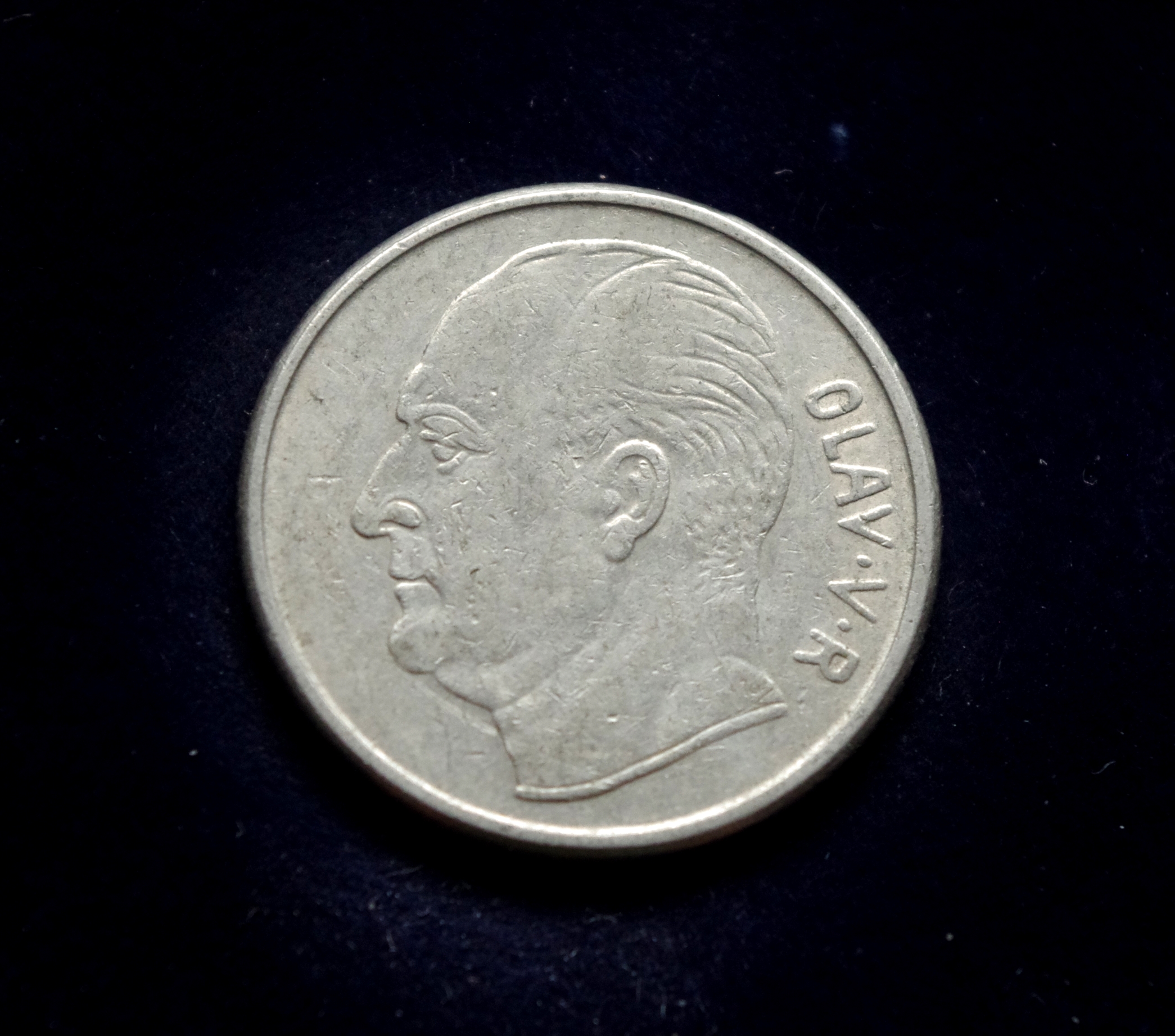 IMGP8693 moneta, 1 krona, Norvegija, arklys