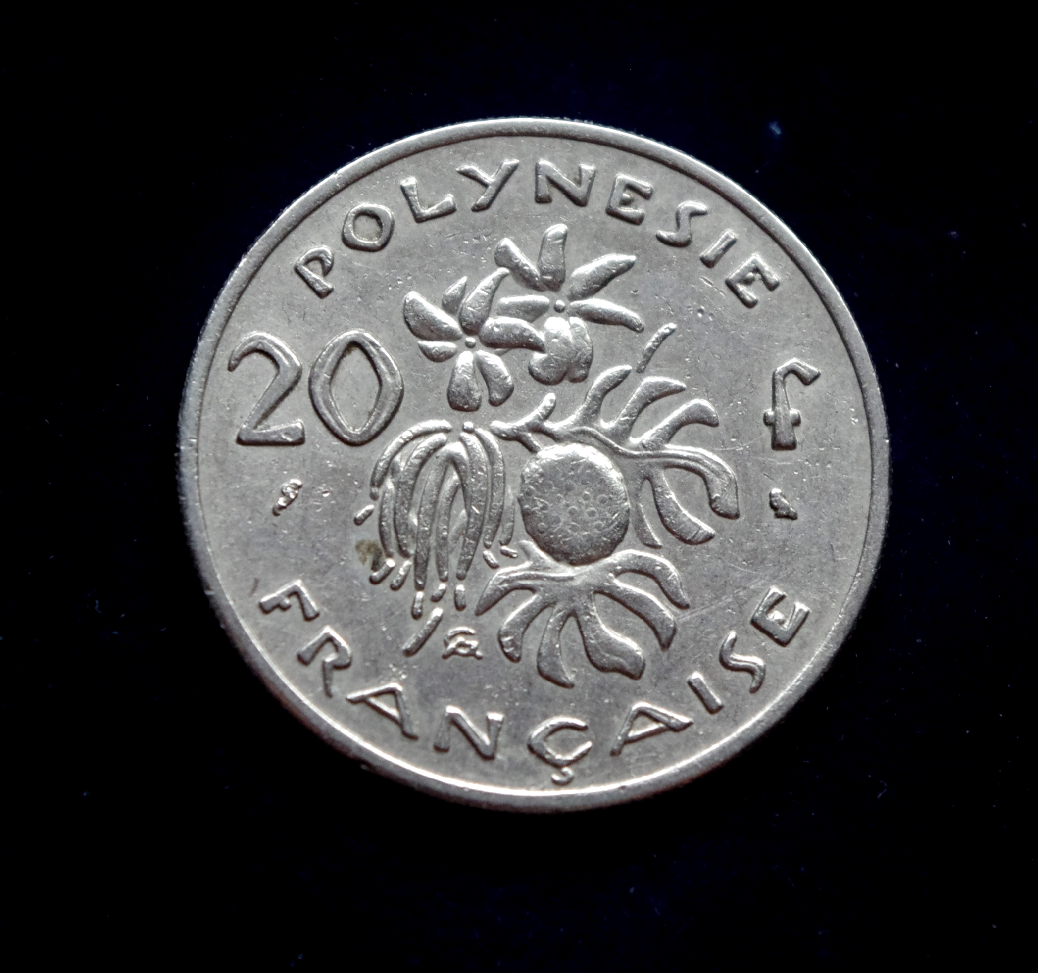 Prancūzijos Polinezijos 20 frankų moneta. Paprastasis duonmedis (Artocarpus altilis)
