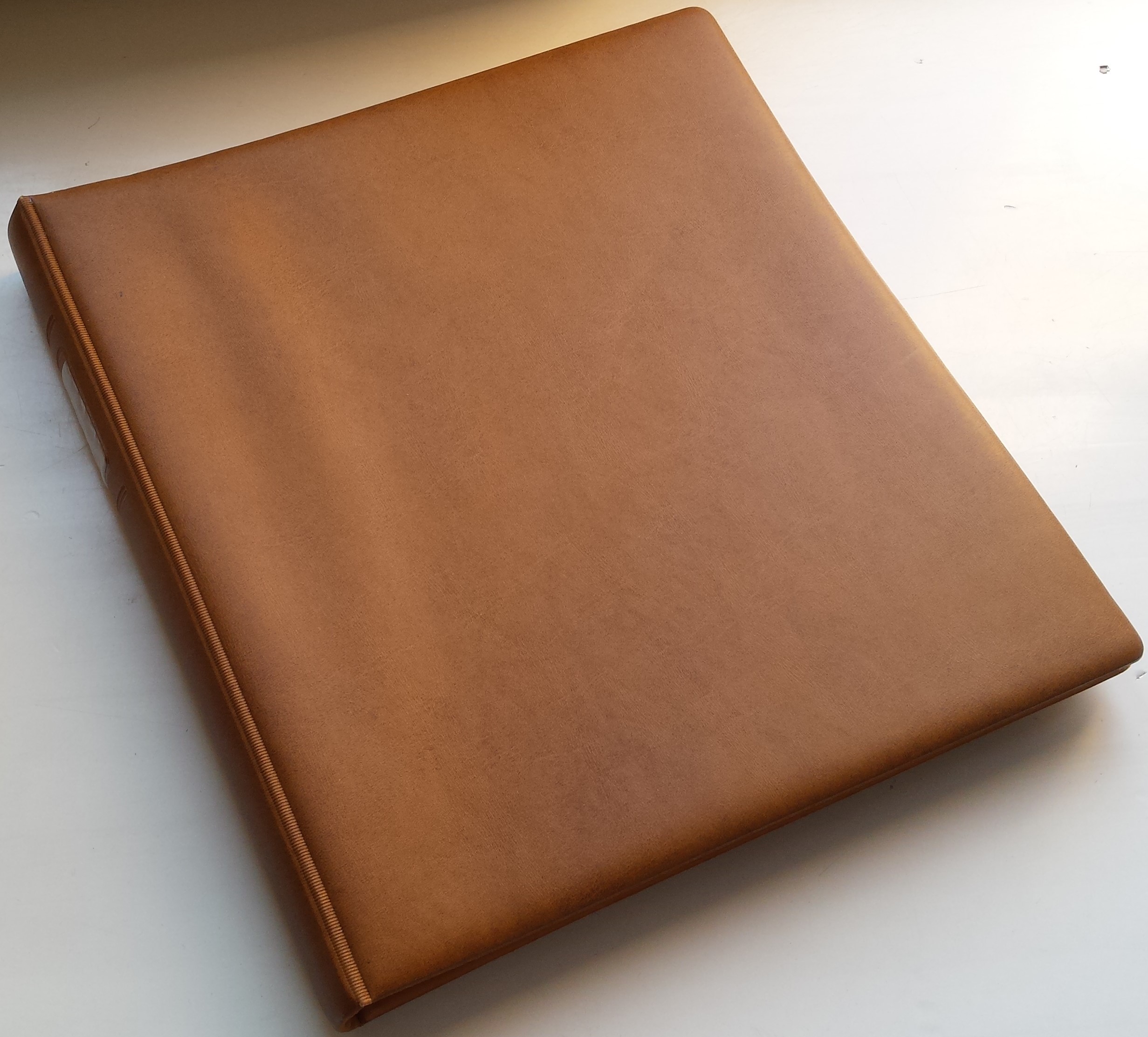 Rudos spalvos Lindner albumas Lenkijos okupacijos 1939-1945 m. pašto ženklams