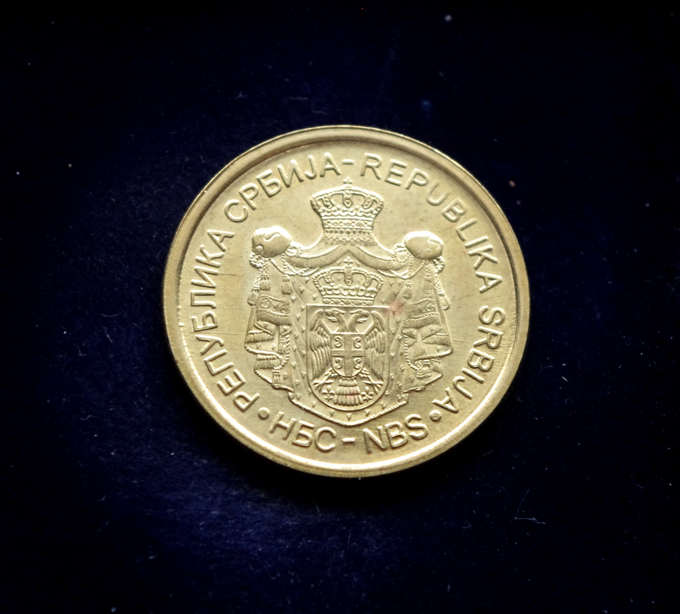 Serbijos 5 dinarų moneta. Vienuolynas Krušedol