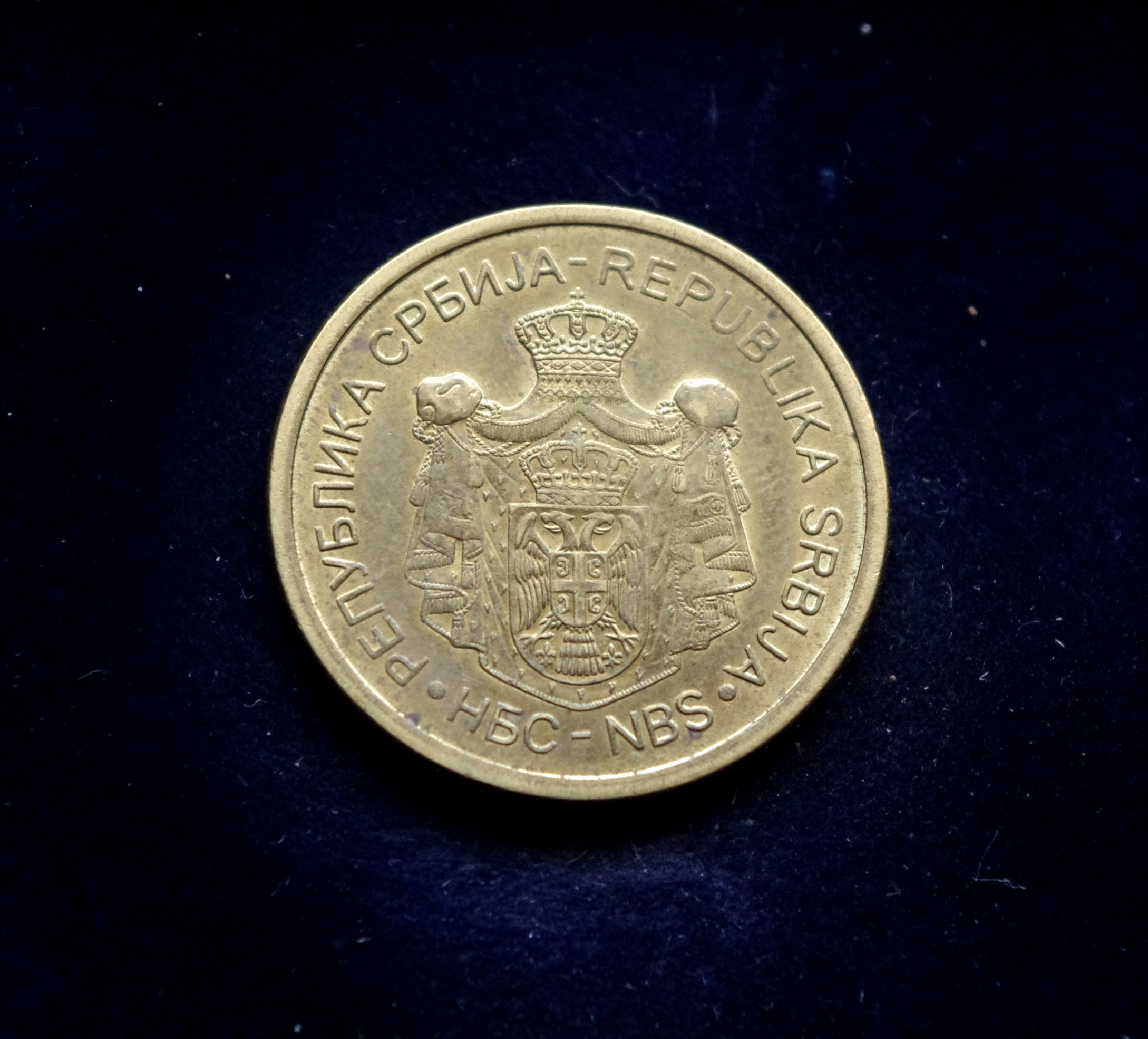 Serbijos 5 dinarų moneta. Vienuolynas Krušedol