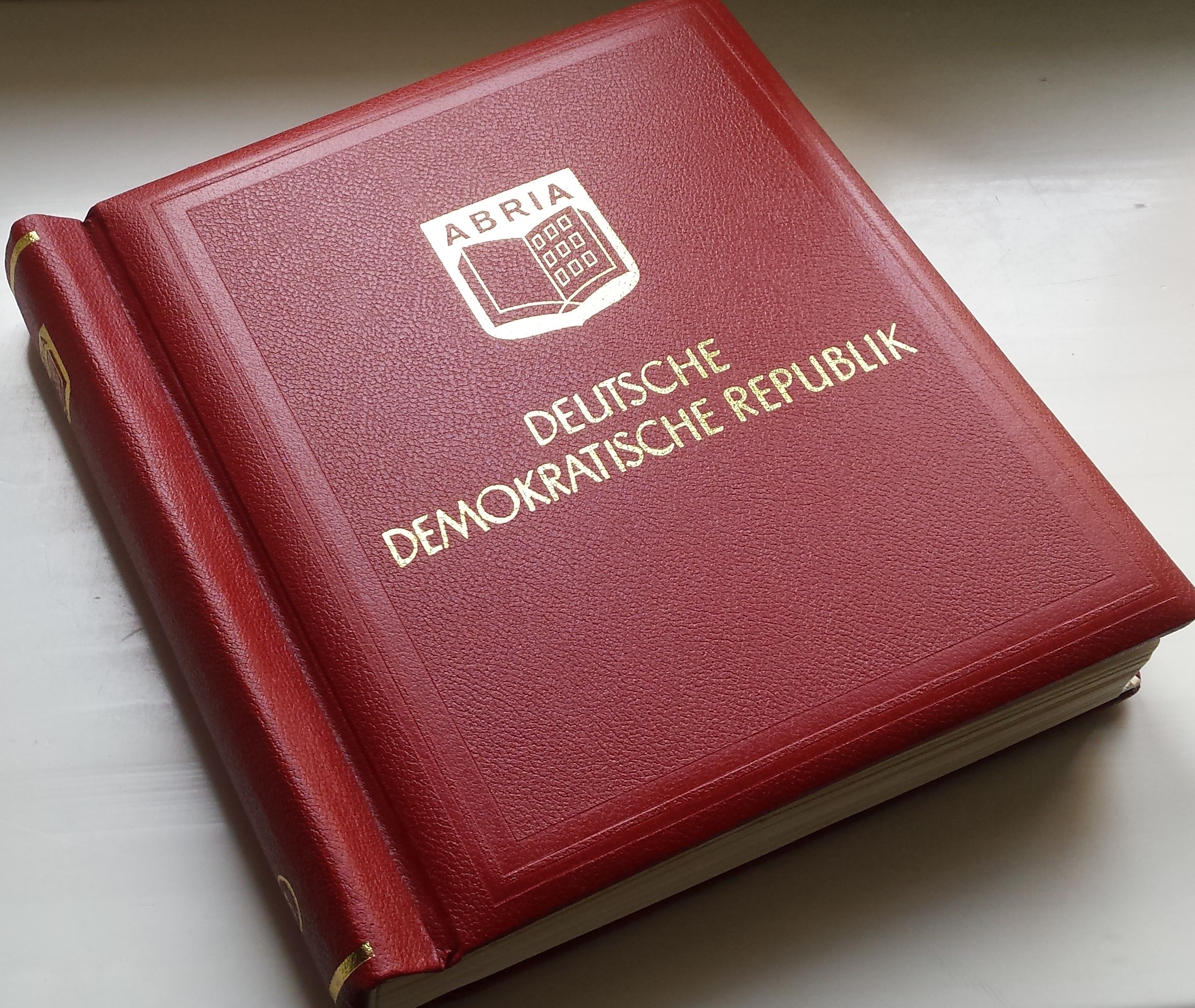 Pilna 1964-197 metų Vokietijos Demokratinės Respublikos (VDR) pašto ženklų kolekcija