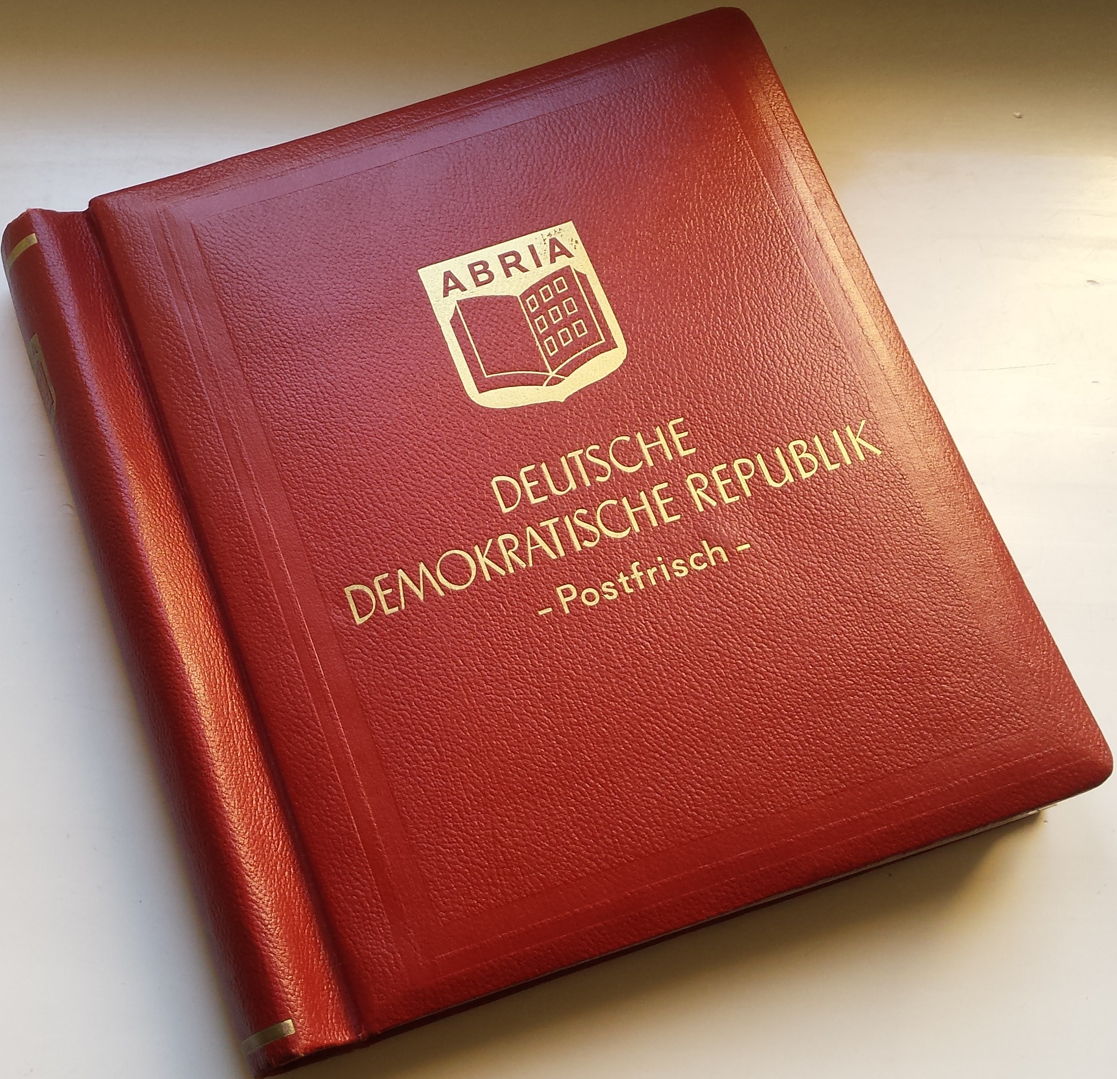 Pilna 1971-1975 metų Vokietijos Demokratinės Respublikos (VDR) pašto ženklų kolekcija