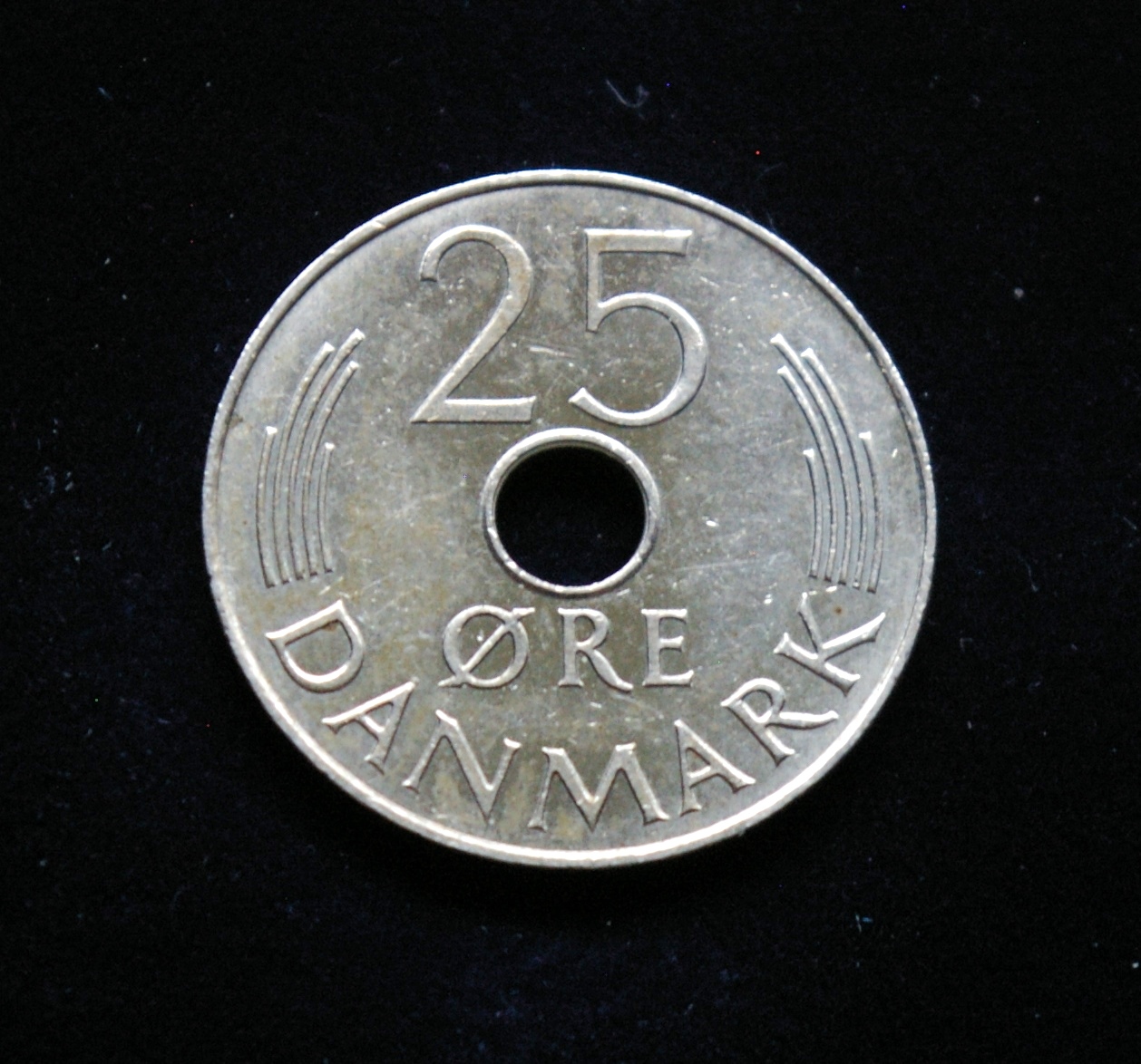 Danija, 25 erės 1977m