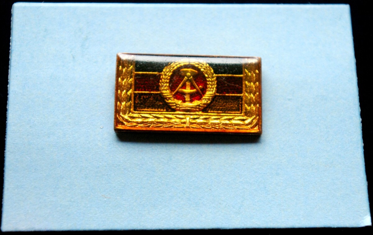 VDR socialistinio darbo kolektyvo apdovanojimo plaketė