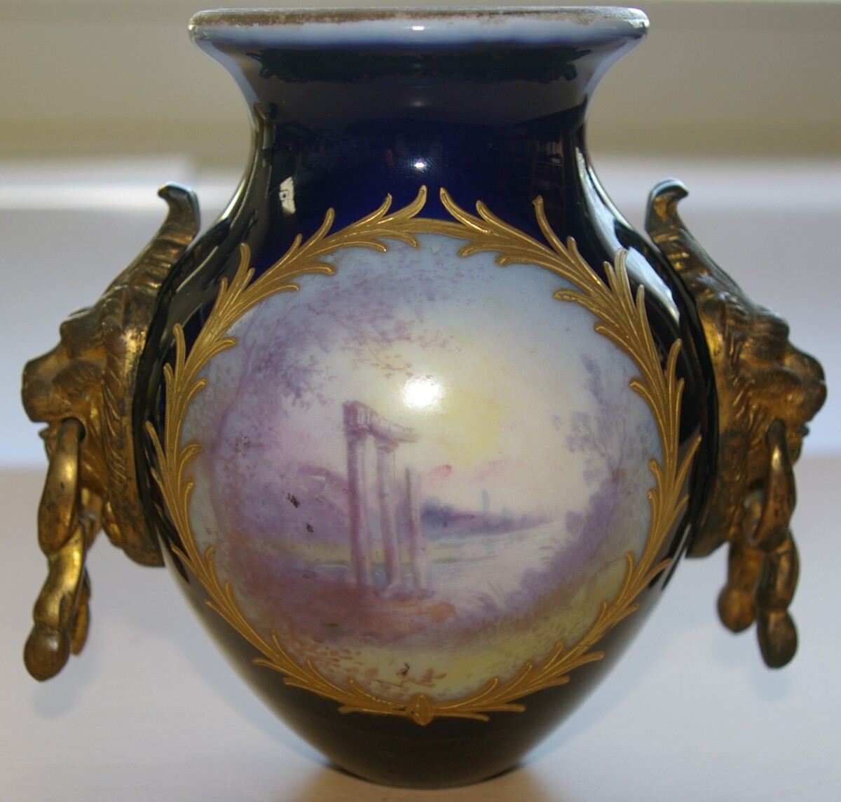 Sevres porcelianinė "vazelė" M