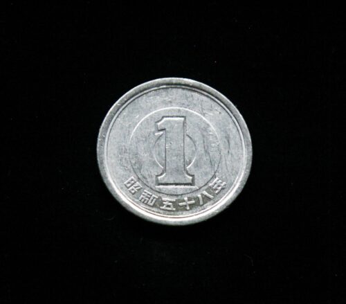 Japonija, 1 jena 1983m