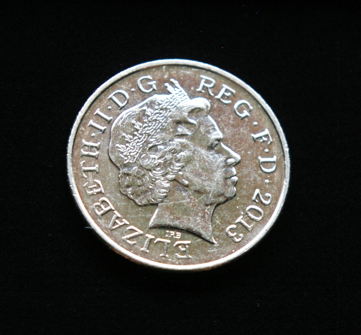 Didžioji Britanija, 10 pensų 2013m