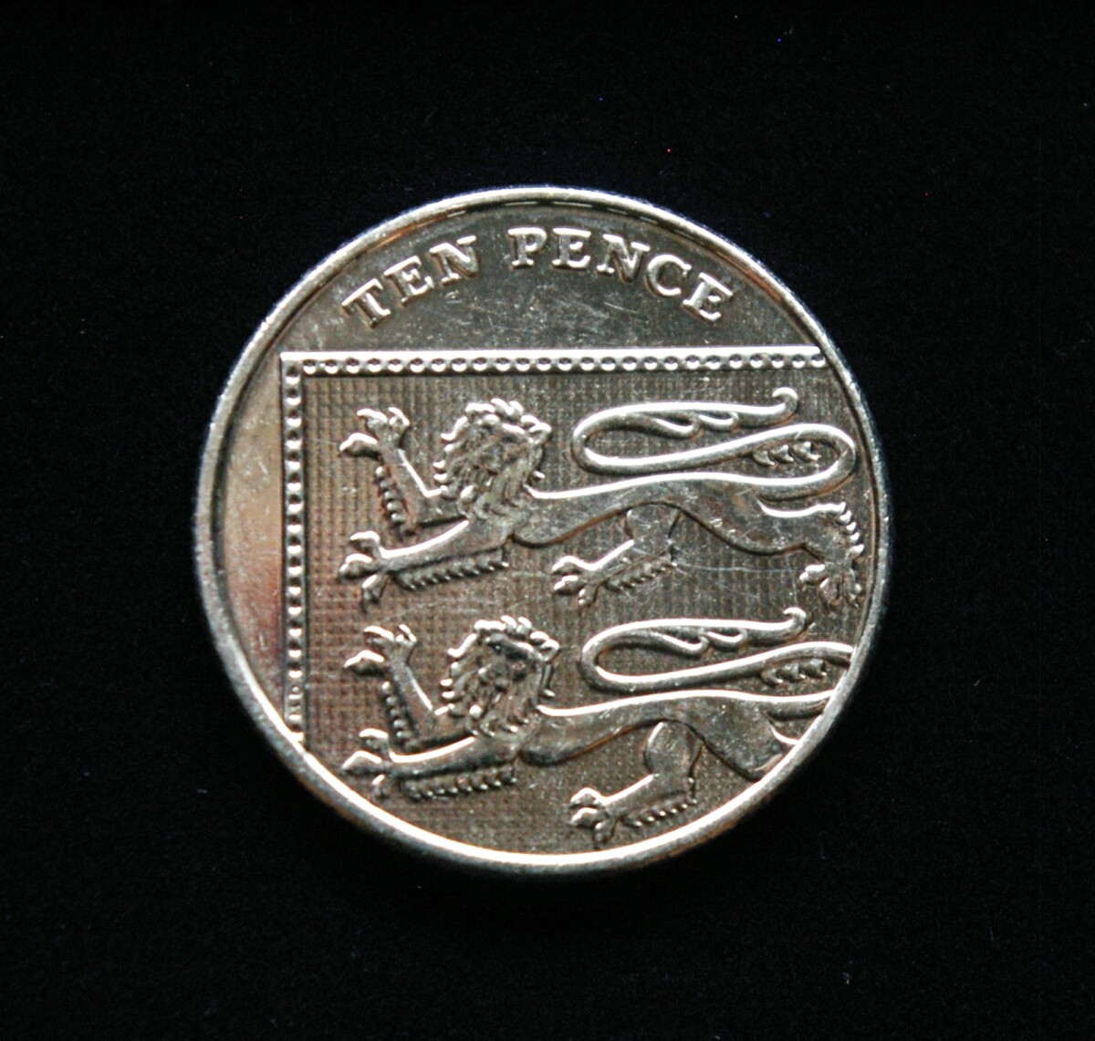 Didžioji Britanija, 10 pensų 2013m