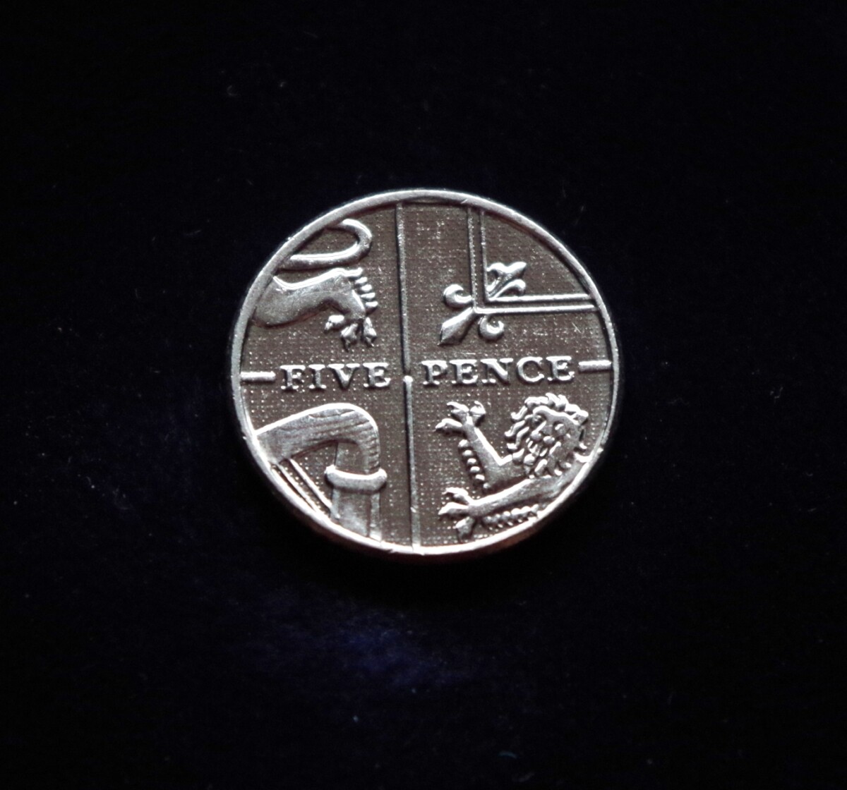 Didžioji Britanija, 5 pensai 2012m