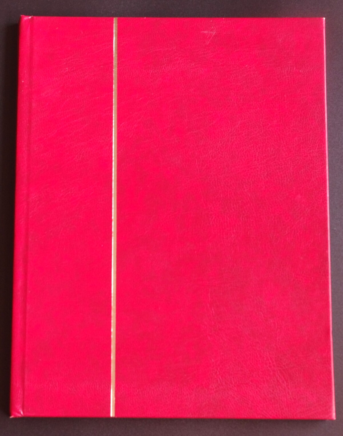 Naudotas pašto ženklų albumas, A5 formato, 8 baltų puslapių
