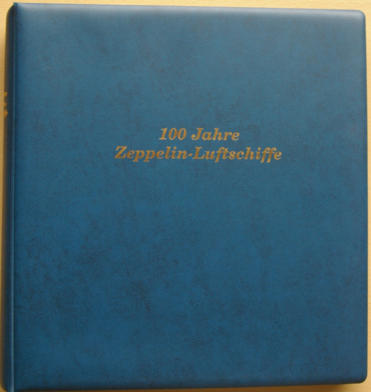 Du albumai su filateline medžiaga skirta Grafo Cepelino dirižabliams (100-čiui paminėti)