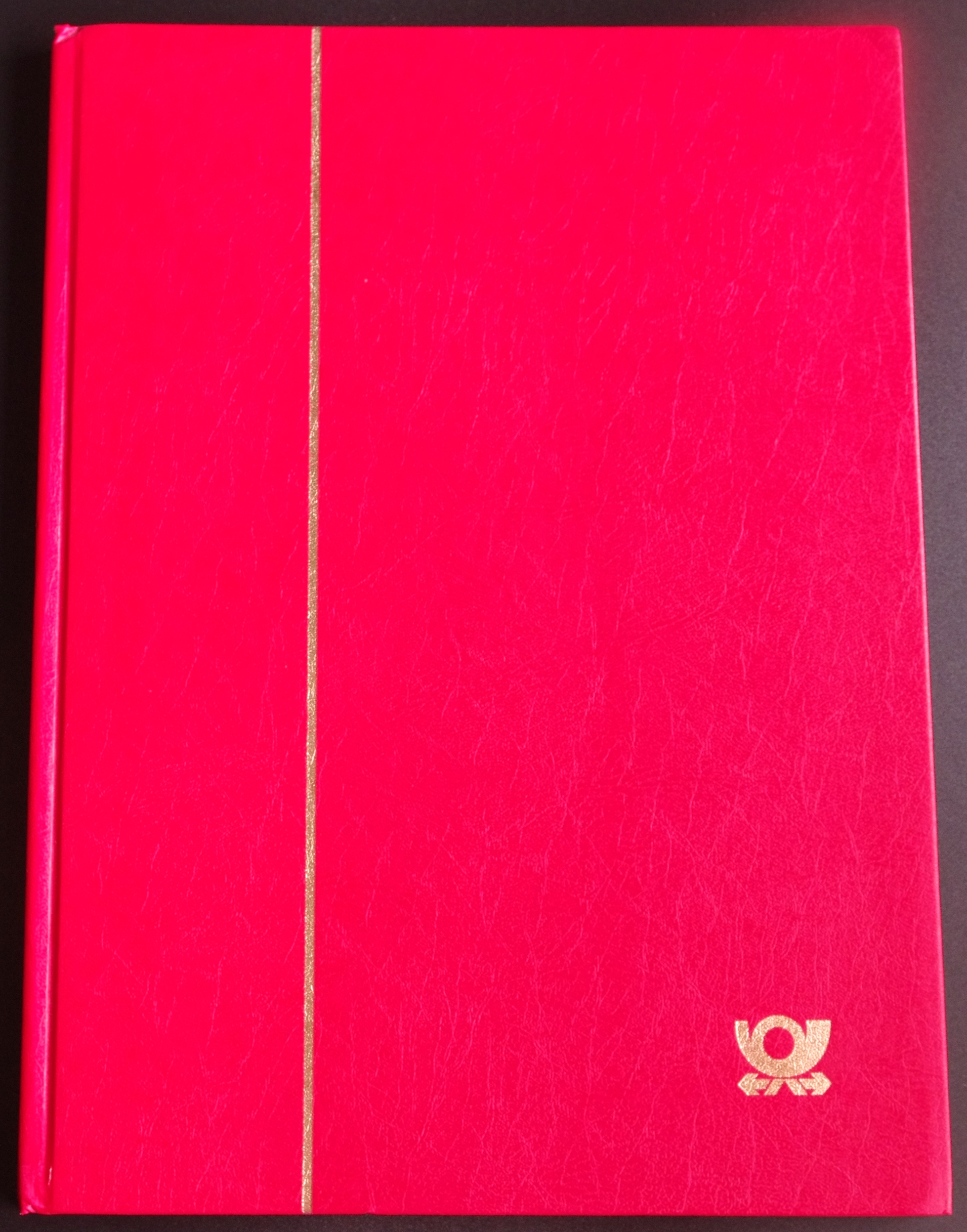 Naudotas pašto ženklų albumas, 16 baltų puslapių Naudotas pašto ženklų albumas, 16 baltų puslapių